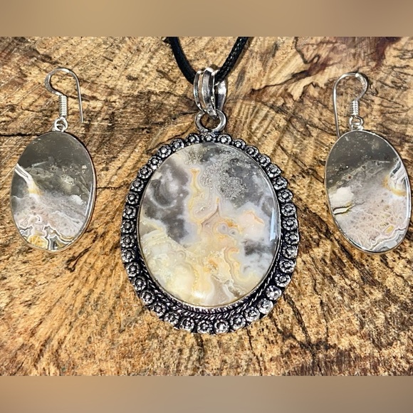 “The Laughter Stone” Pendant & Earrings Set - Picture 8 of 12